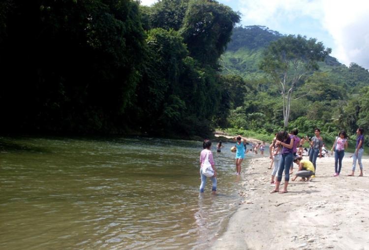 Defensa Civil recomienda a bañistas estar alerta por corrientes repentinas en caños y ríos