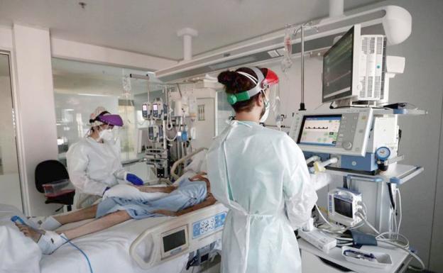 Pacientes que ingresan a la UCI tienen peligro de fallecer, dijo el Gobernador