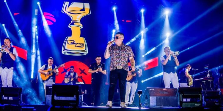 ALZATE LE CANTA AL 13 FESTIVAL LLANERO