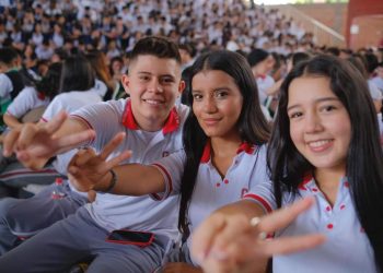 Jóvenes de Villavicencio dicen sí a #CiberPaz: Construyendo una ciudadanía digital segura y empática»