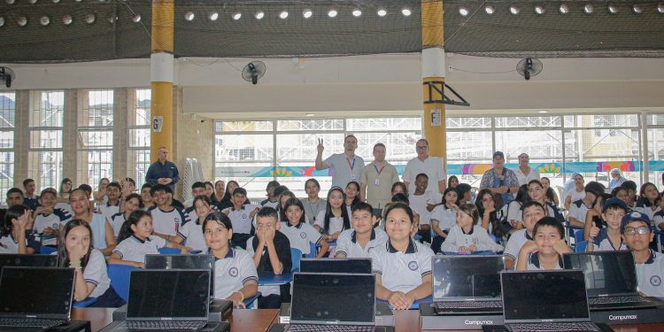 Invertir en educación es creer en el poder de transformar vidas.