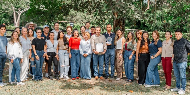 COTELCO NACIONAL ENTREGA RECONOCIMIENTO AL DIRECTOR DEL INSTITUTO DE TURISMO DE VILLAVICENCIO Y AL HOTEL DON LOLO