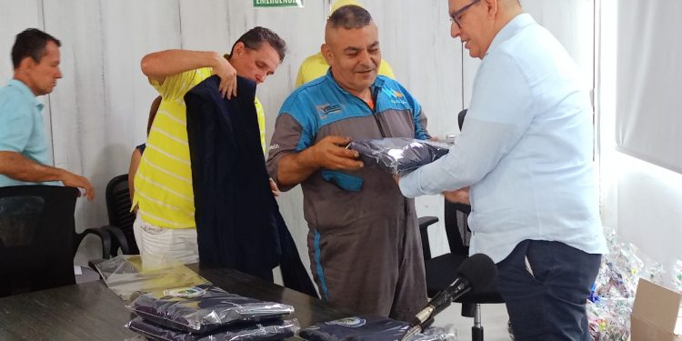 EMBELLECEDORES DE CALZADO DE VILLAVICENCIO COMPARTIERON Y RECIBIERON DETALLES DEL ALCALDE ALEXANDER BAQUERO