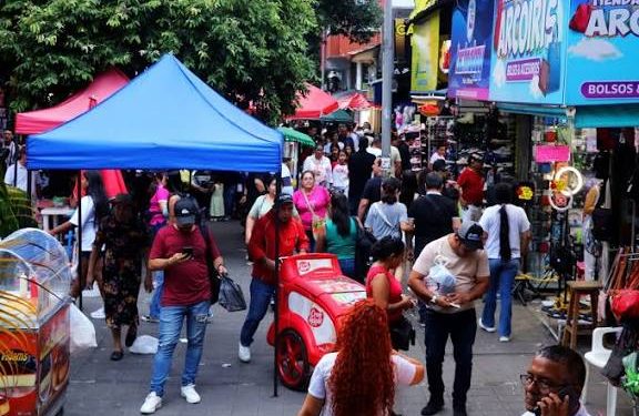 LA CITA PARA COMPRAR LOS REGALOS CON LOS MEJORES DESCUENTOS ES EN EL GRAN TRASNOCHÓN DEL CENTRO